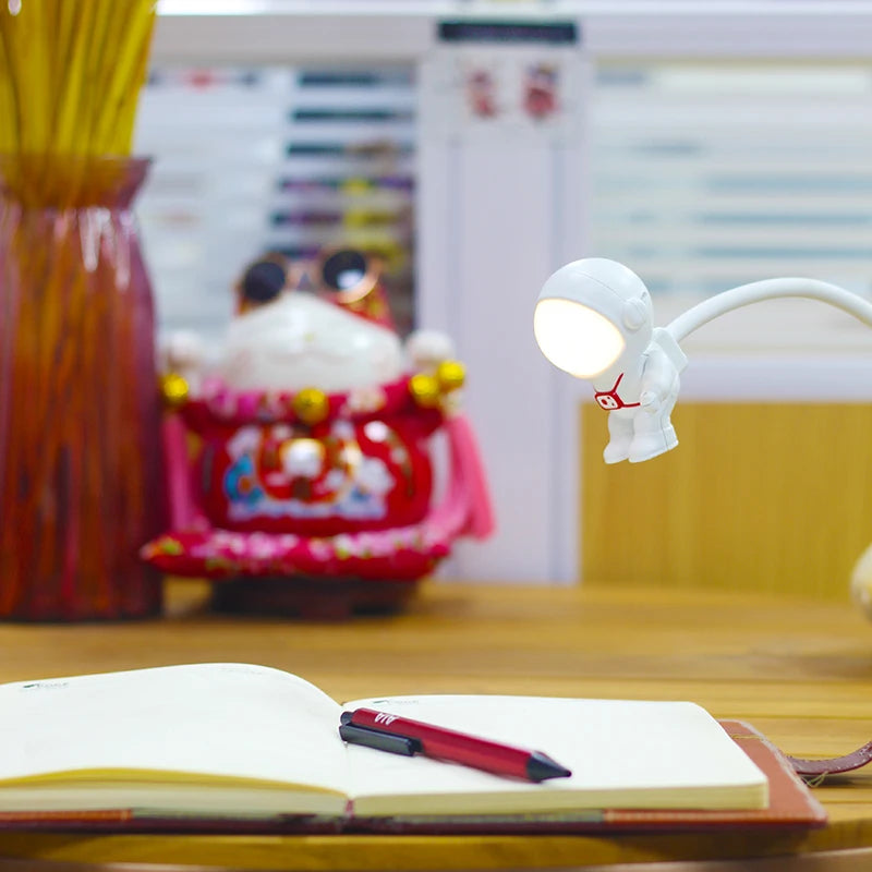 Astronaut USB Night Light – Voice Control LED Desk Lamp for Bedroom, Reading & Gifts